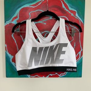 Nike pro sports bra